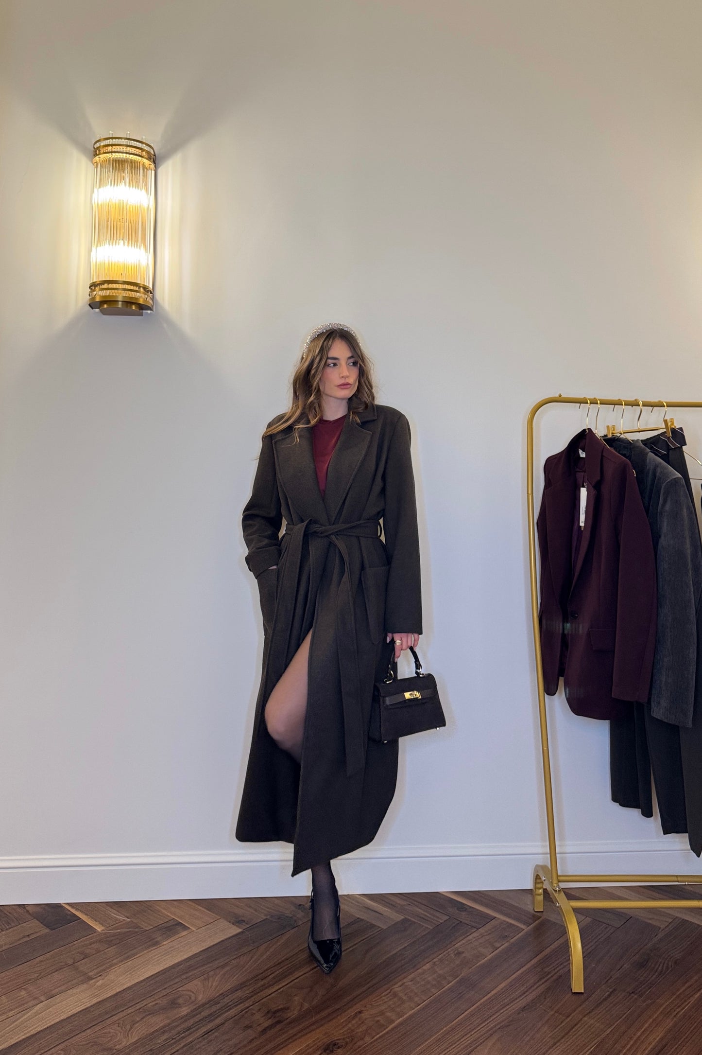Cappotto Lungo con Cintura – Élégance Parisienne