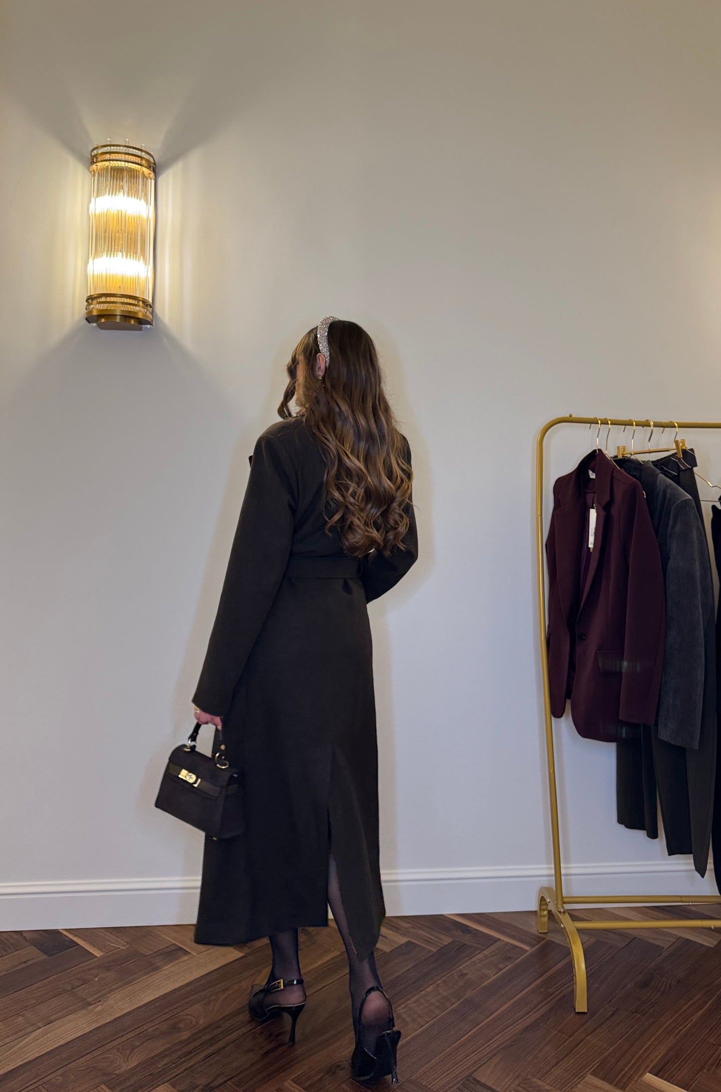 Cappotto Lungo con Cintura – Élégance Parisienne