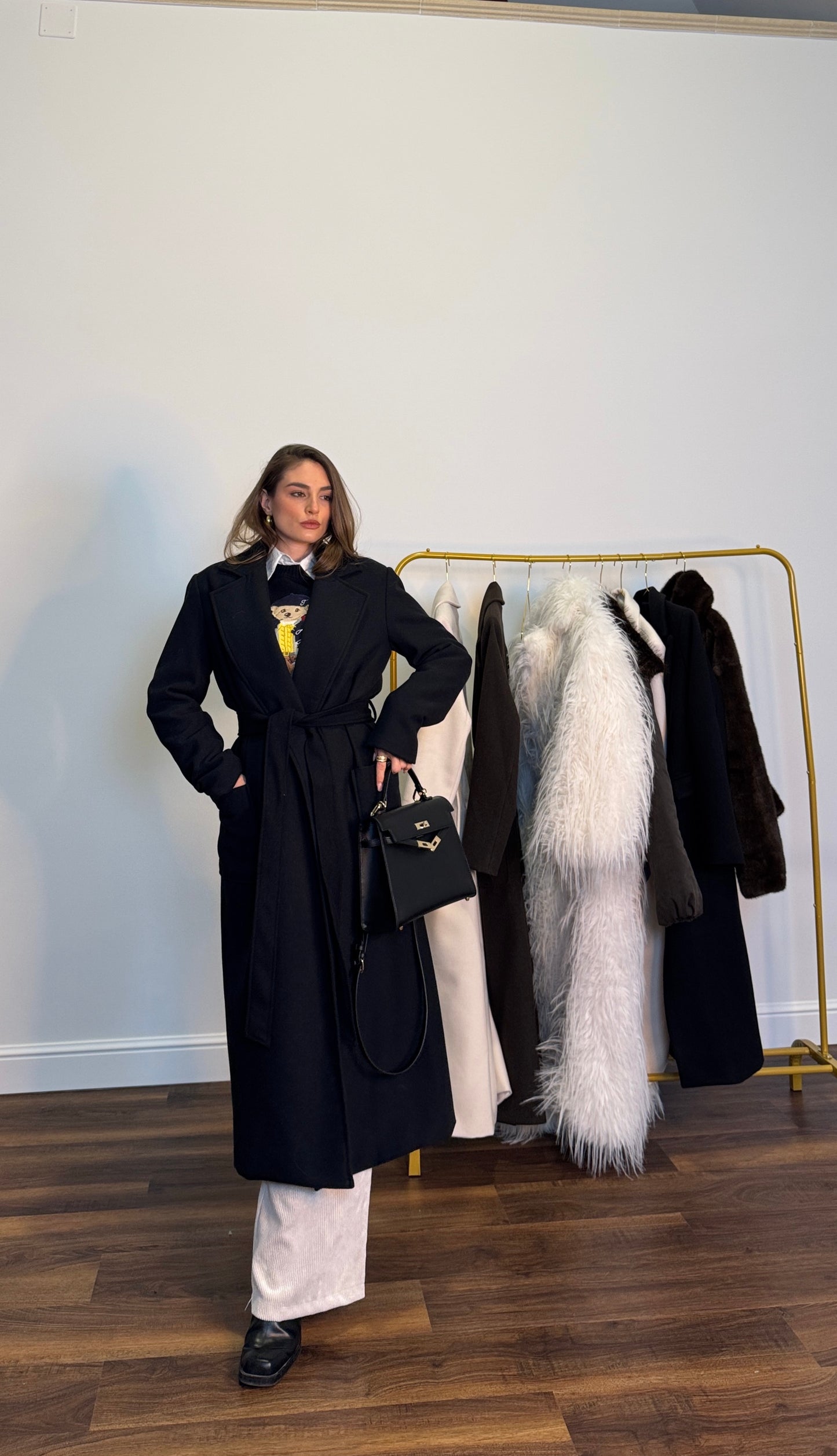 Cappotto Lungo con Cintura – Élégance Parisienne