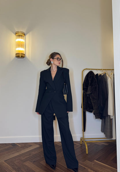 Tailleur Nero “Old Money Edition“ by Lumina